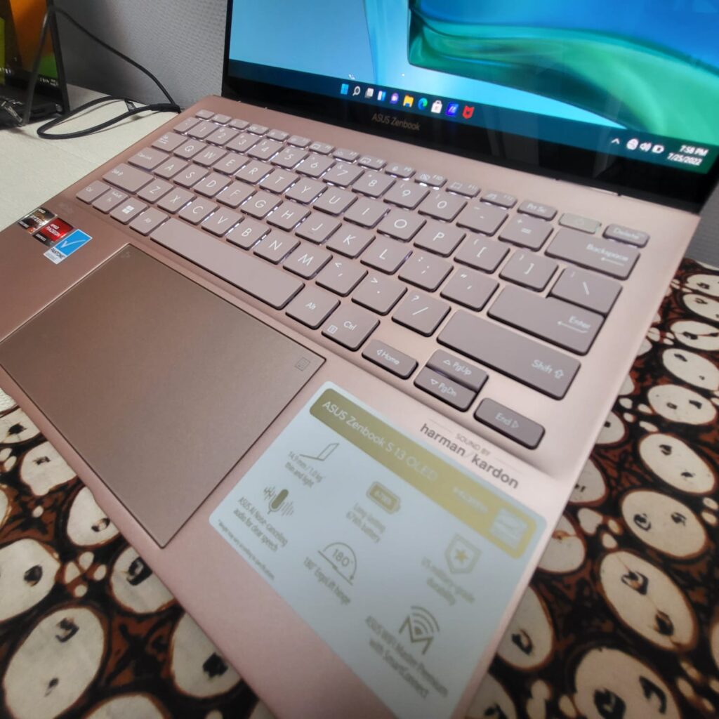 ASUS Zenbook S 13 OLED (UM5302)