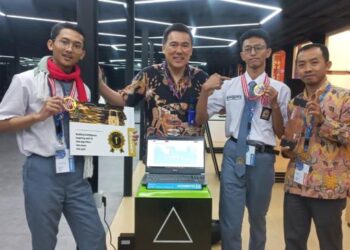 Inovasi Siswa Untuk Membantu Kedaruratan Masyarakat, Raih Penghargaan dari Axioo dan Intel Indonesia pada Ajang Ai Competition 2025