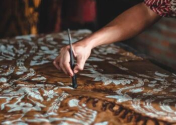 Dari Rapat hingga Pesta, Bespoke Batik Hariom's Tailor Jadi Pilihan Tepat